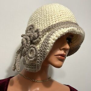 Elegant Two-Tone Crochet  Flapper Hat Off White Taupe trim